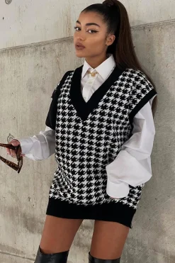 Rebellious Fashion Black Houndstooth Knit Vest - Hazel