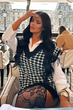 Rebellious Fashion Black Houndstooth Knit Vest - Hazel