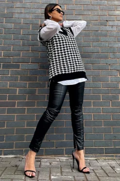 Rebellious Fashion Black Houndstooth Knit Vest - Hazel