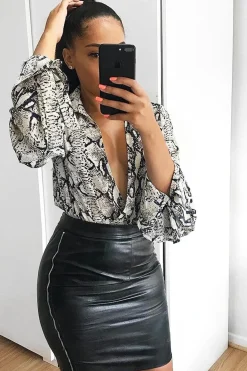 Rebellious Fashion Black PU Zip Front Detail Mini Skirt - Cameryn