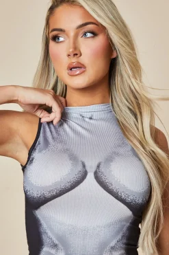 Rebellious Fashion Grey Body Print Sleeveless Cropped Top - Michi