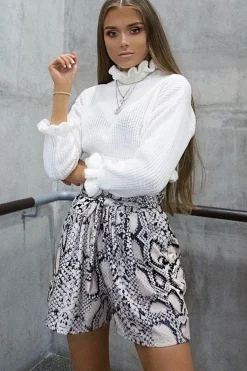 Rebellious Fashion White Ruffle Hem Chunky Knit Crop Jumper - Alannah